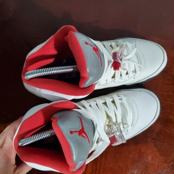 Air Jordan 5 Retro Fire Red - Picture 2 of 3
